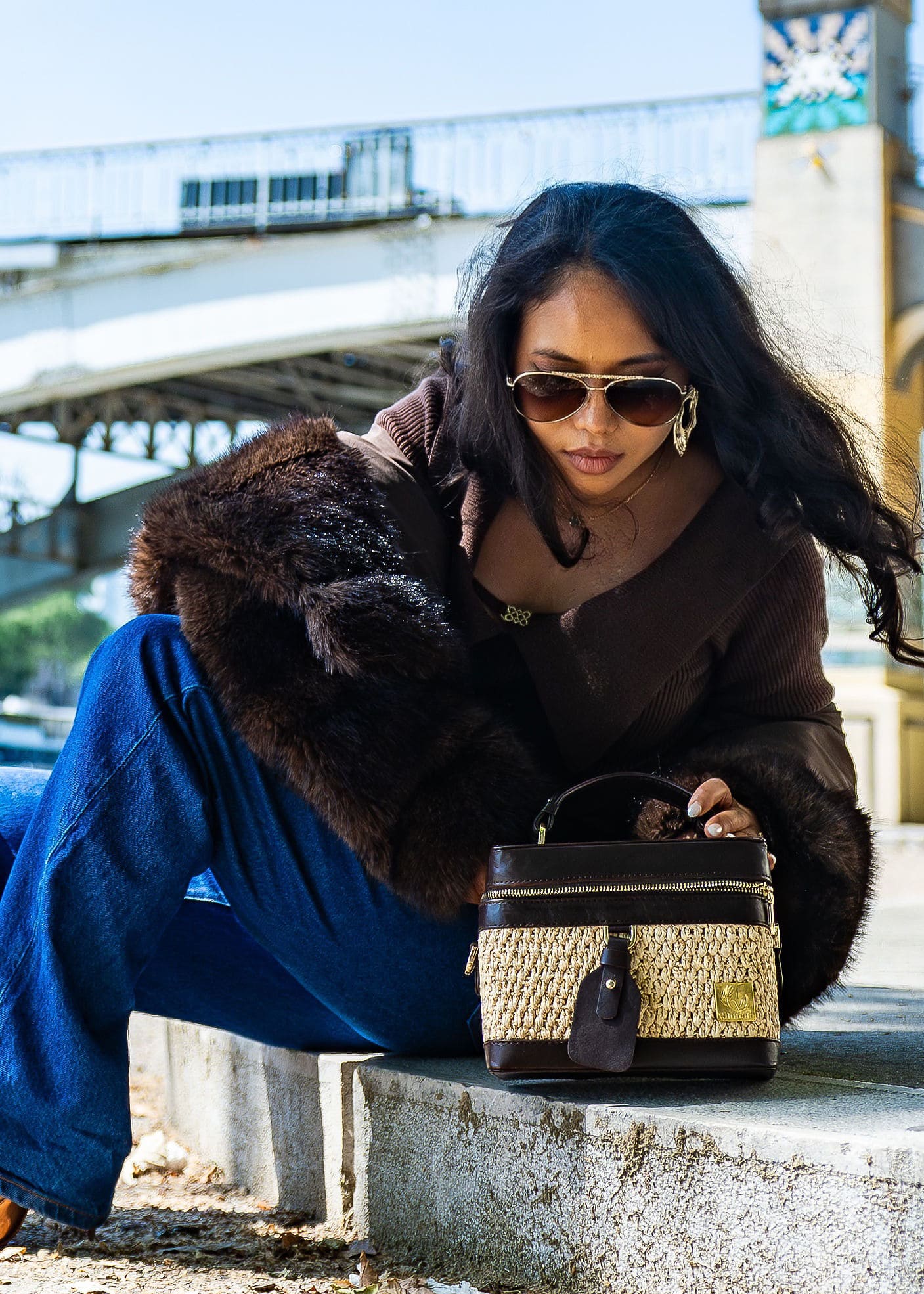 Vanity bag marron foncé Vanity bag en raphia et cuir Liana