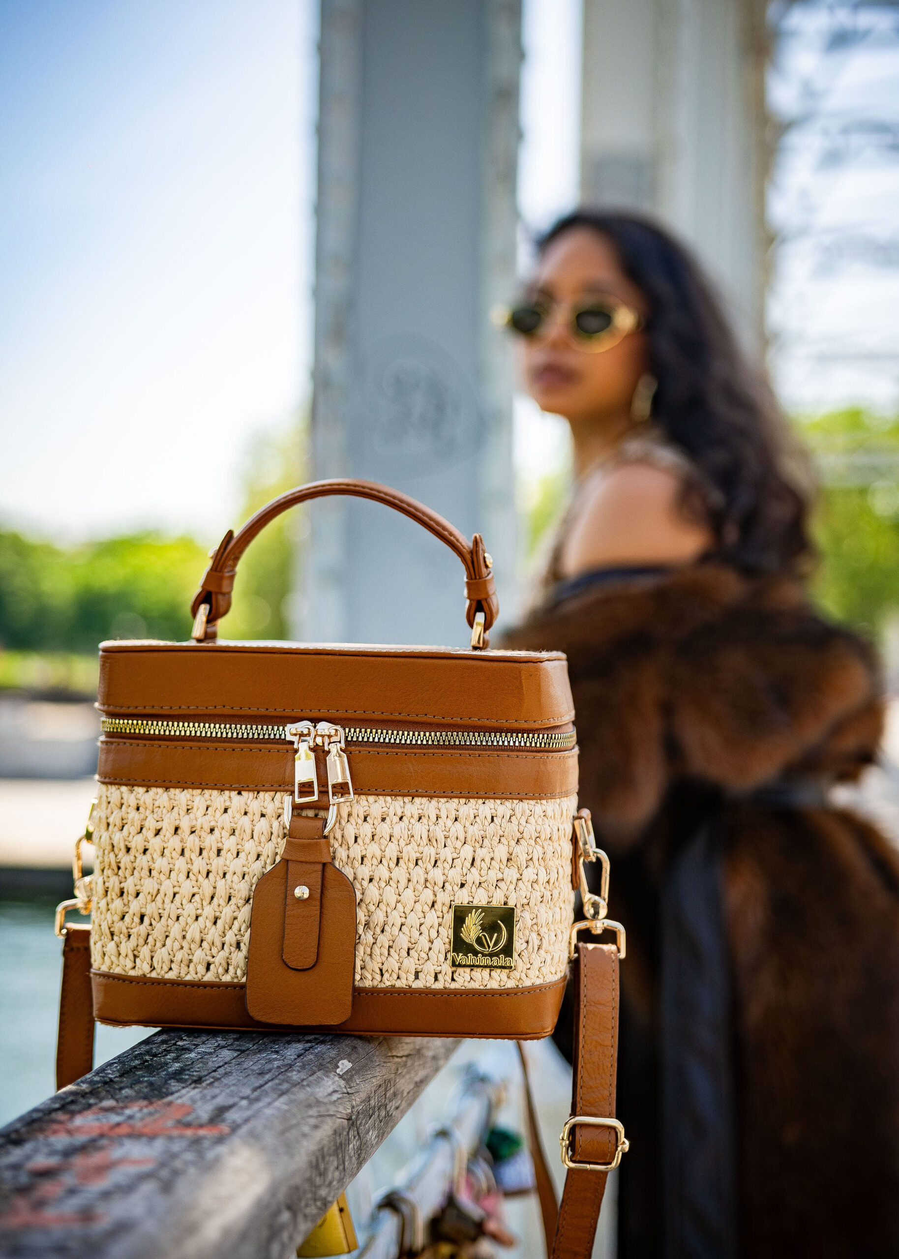 Vanity bag Liana marron clair Vanity bag en raphia et cuir Liana