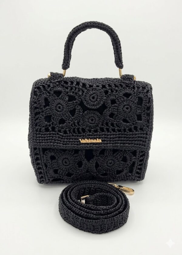 Pochette Tiana en raphia à motifs floraux crochétés